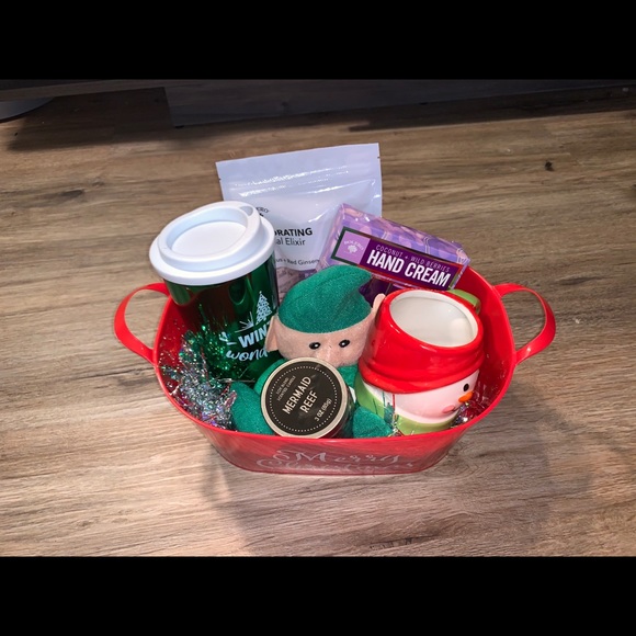 SOLD‼️Holiday Gift Baskets - Picture 6 of 7